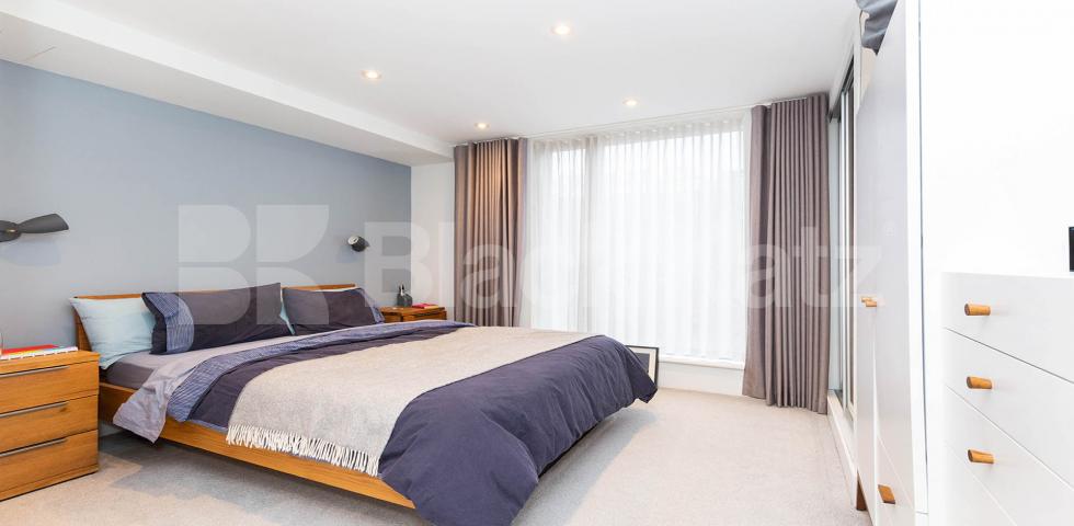Luxury 2 bed two bath with balcony in a private modern development in Camden.  Cliff Villas, Camden 